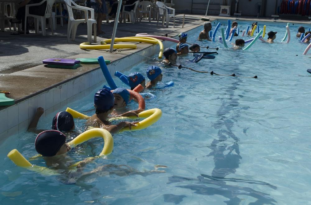 Nauka pływania dla dorosłych - dlaczego warto i jak to zrobić?